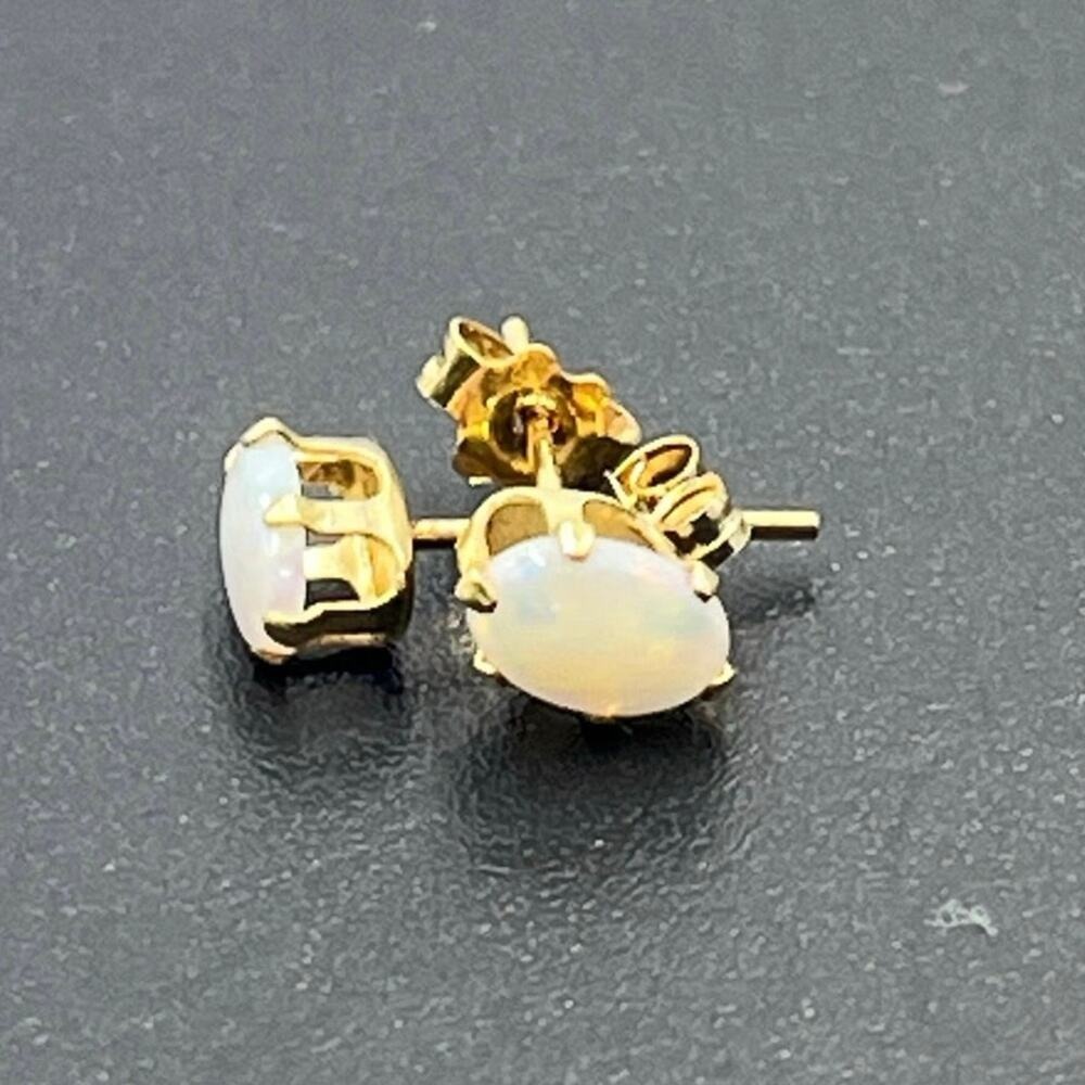 Designer 14k Yellow Gold Prong Oval Opal Solitaire Cabochon Radiant Stud Earring